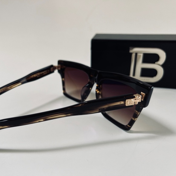 Balmain B-V Unisex square sunglasses in acetate and lightweight titanium - Picture 8 of 12